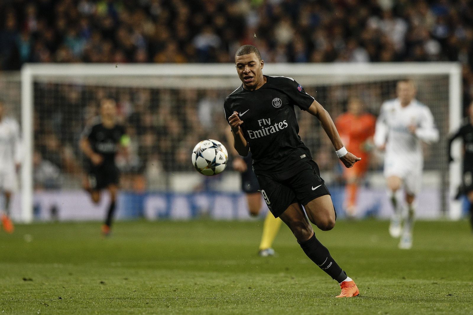 篮板球优势明显，韦尔防守端（篮板优势凸显，韦尔防守出色）