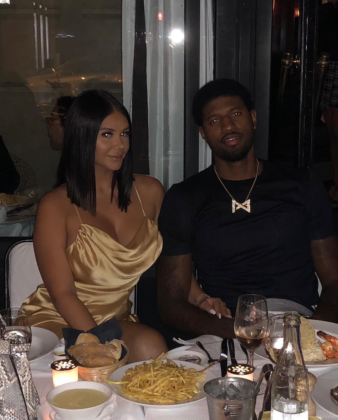 篮球篮网明星球员强调团结：我们是一支队伍（篮网核心强调团结：我们是一体）