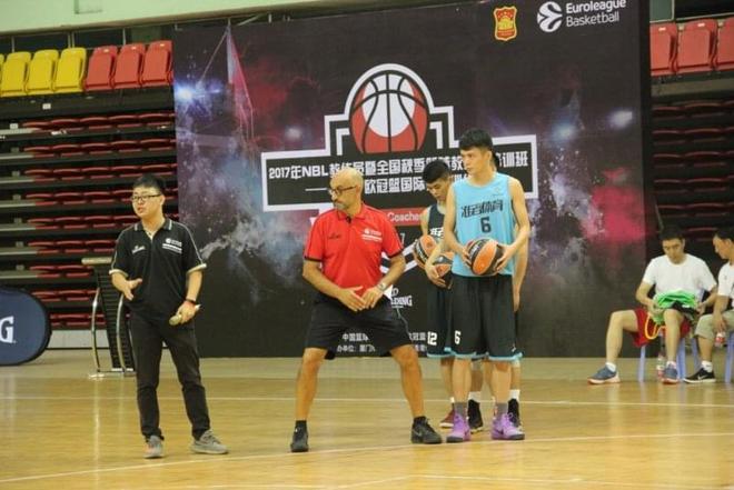 世欧预半场：拜亚姆破门，罗西乌龙，罗马尼亚3-1圣马力诺（世预赛欧洲区半场：拜亚姆破门、罗西乌龙，罗马尼亚3-1暂领先圣马力诺）