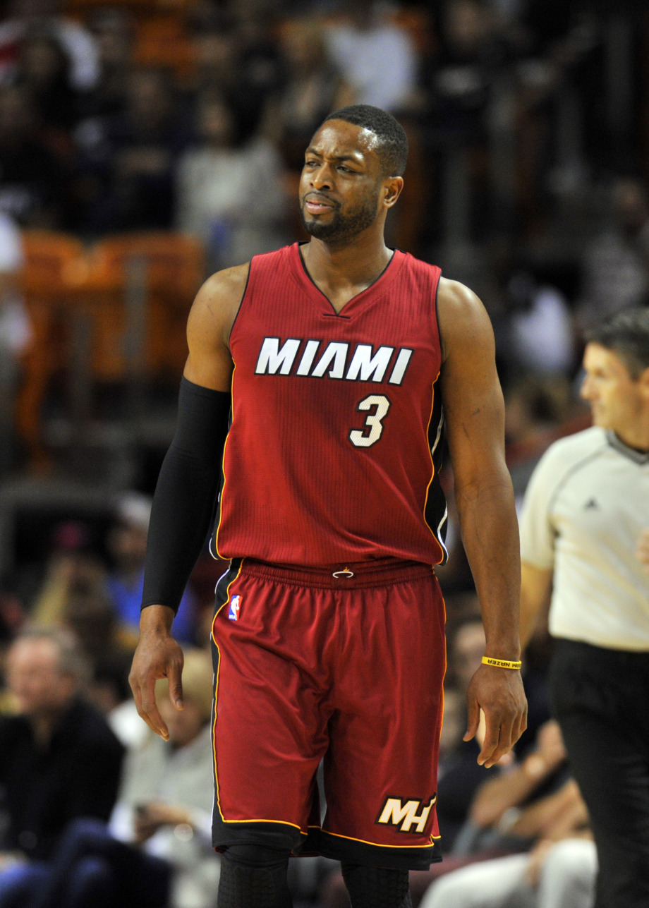 赛前梅州球迷晒多幅Tifo，致敬投资人魏晋平与梅州全体队员（梅州球迷赛前展示多幅Tifo，向投资人魏晋平及全队致敬）