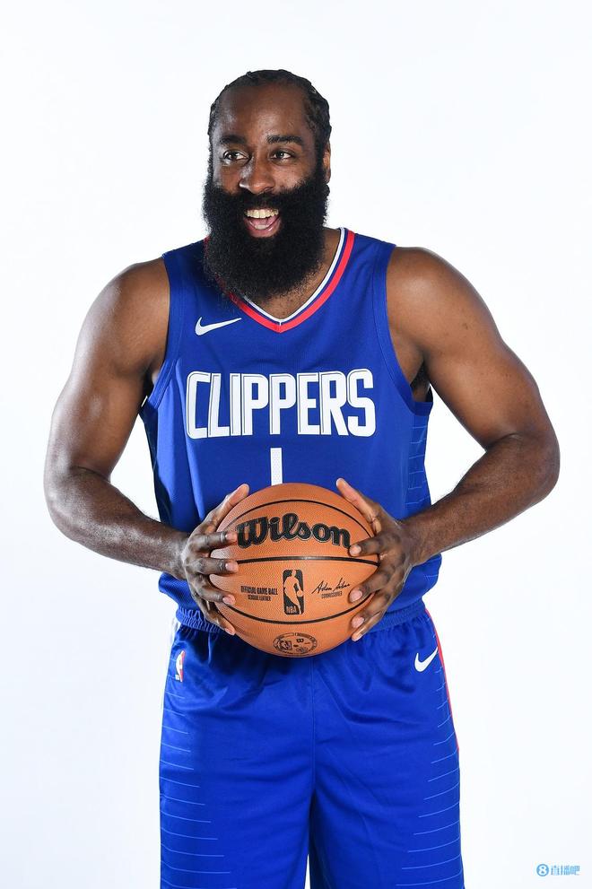 三代校友聚绿茵 上海交大的这一场校友足球赛乐趣多（上海交大三代校友会师绿茵，校友足球赛精彩不断）