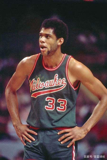 卡萨诺盛赞劳塔罗：他已经4年没去休假了，批评他的人真无知（卡萨诺力挺劳塔罗：连续四年未休假仍被质疑，批评者实在无知）