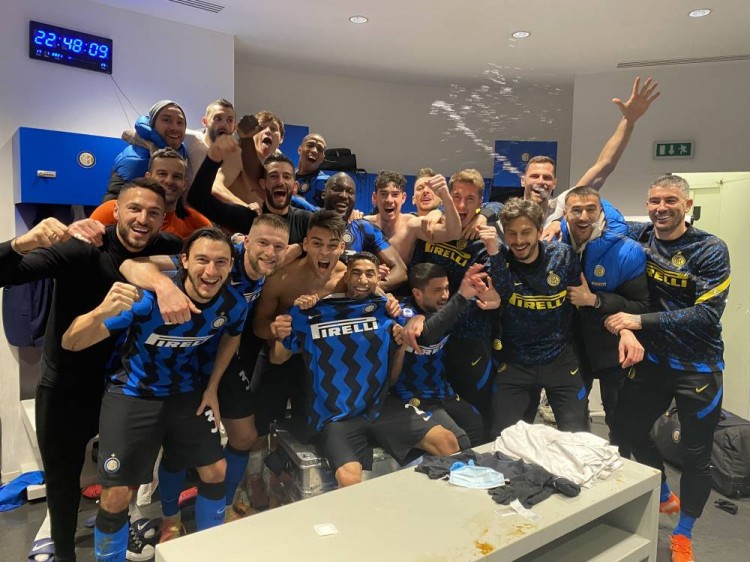 篮球盛宴：王奕博精彩助攻，赵嘉义上演2+1绝技（篮球狂欢：王奕博精妙助攻，赵嘉义强势打成2+1）