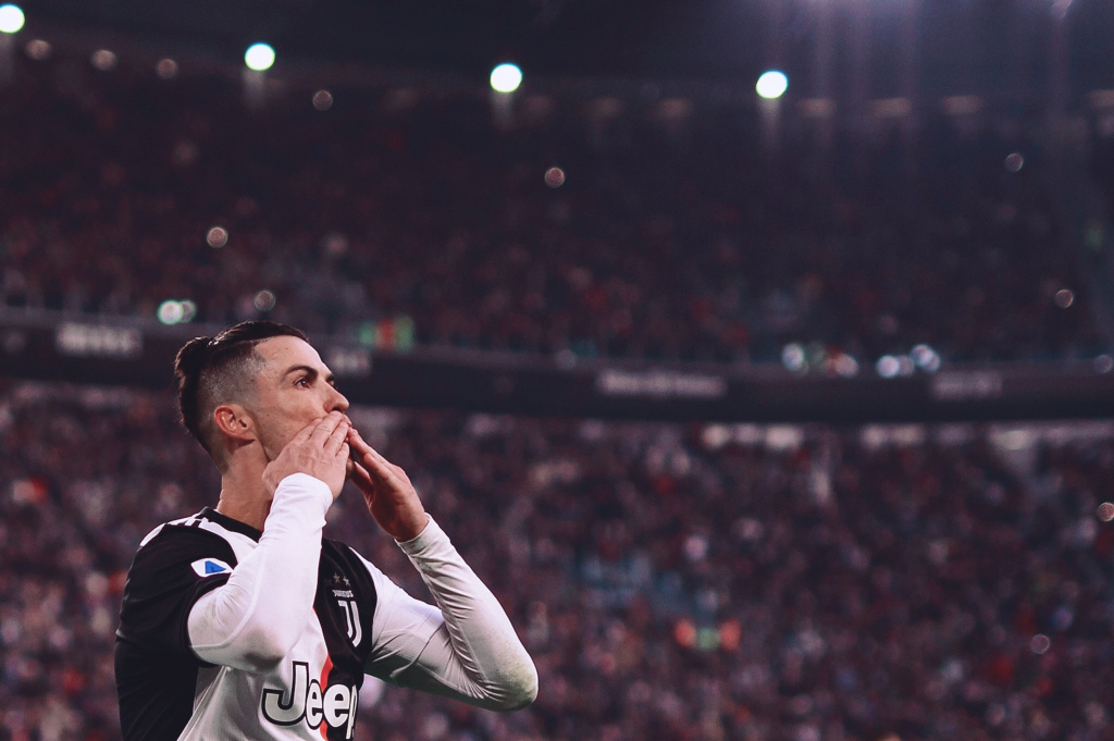 卡佩罗：阿莱格里让一支散乱的米兰具备争冠实力，但还少中锋（卡佩罗：阿莱格里将散乱的米兰打造成争冠之师，但仍缺中锋）